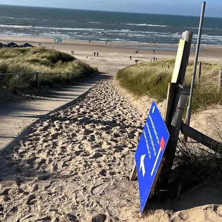 Aan Zee Op 150 Meter アパート *